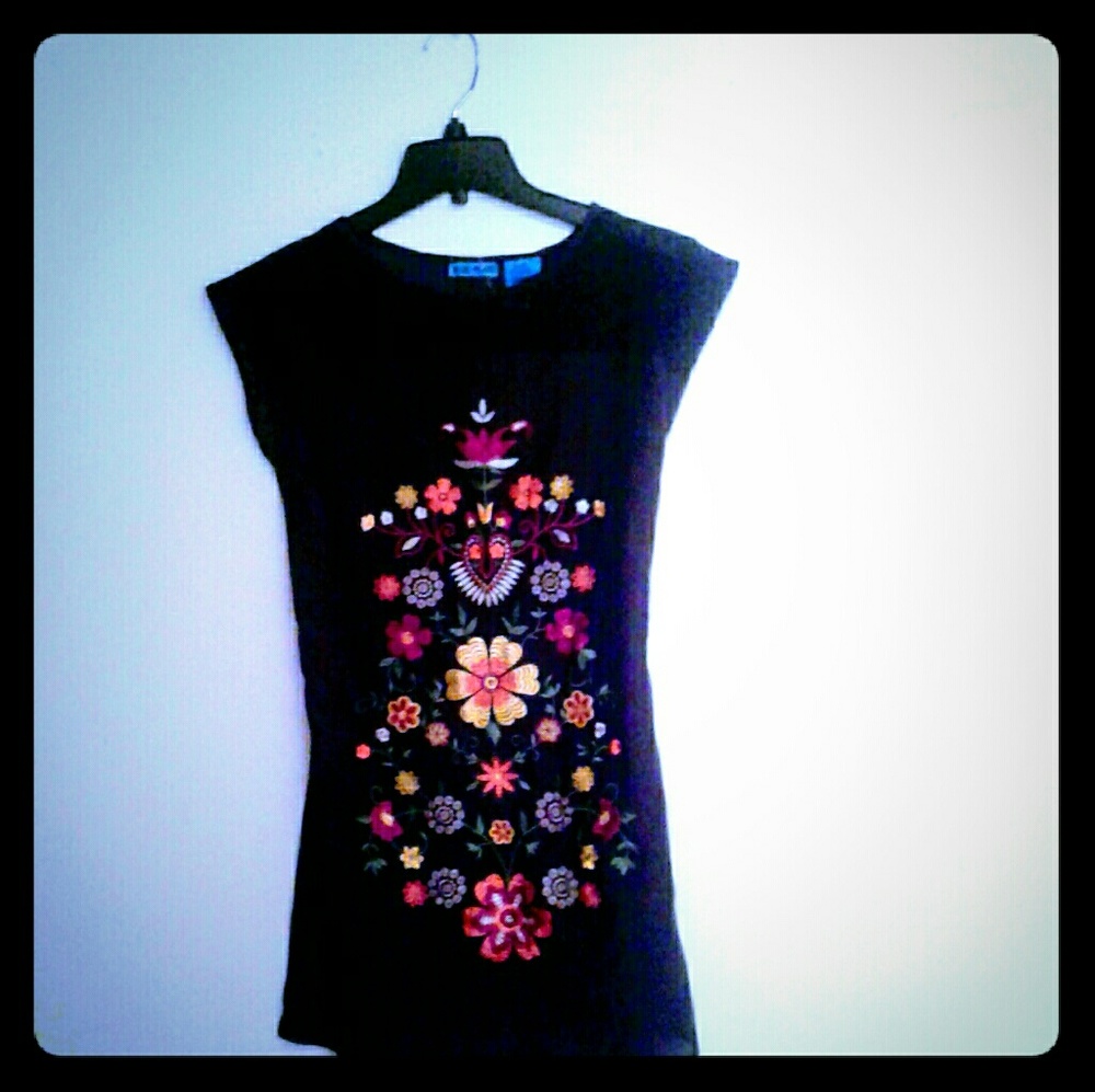 Blue plate embroidered boutique dress